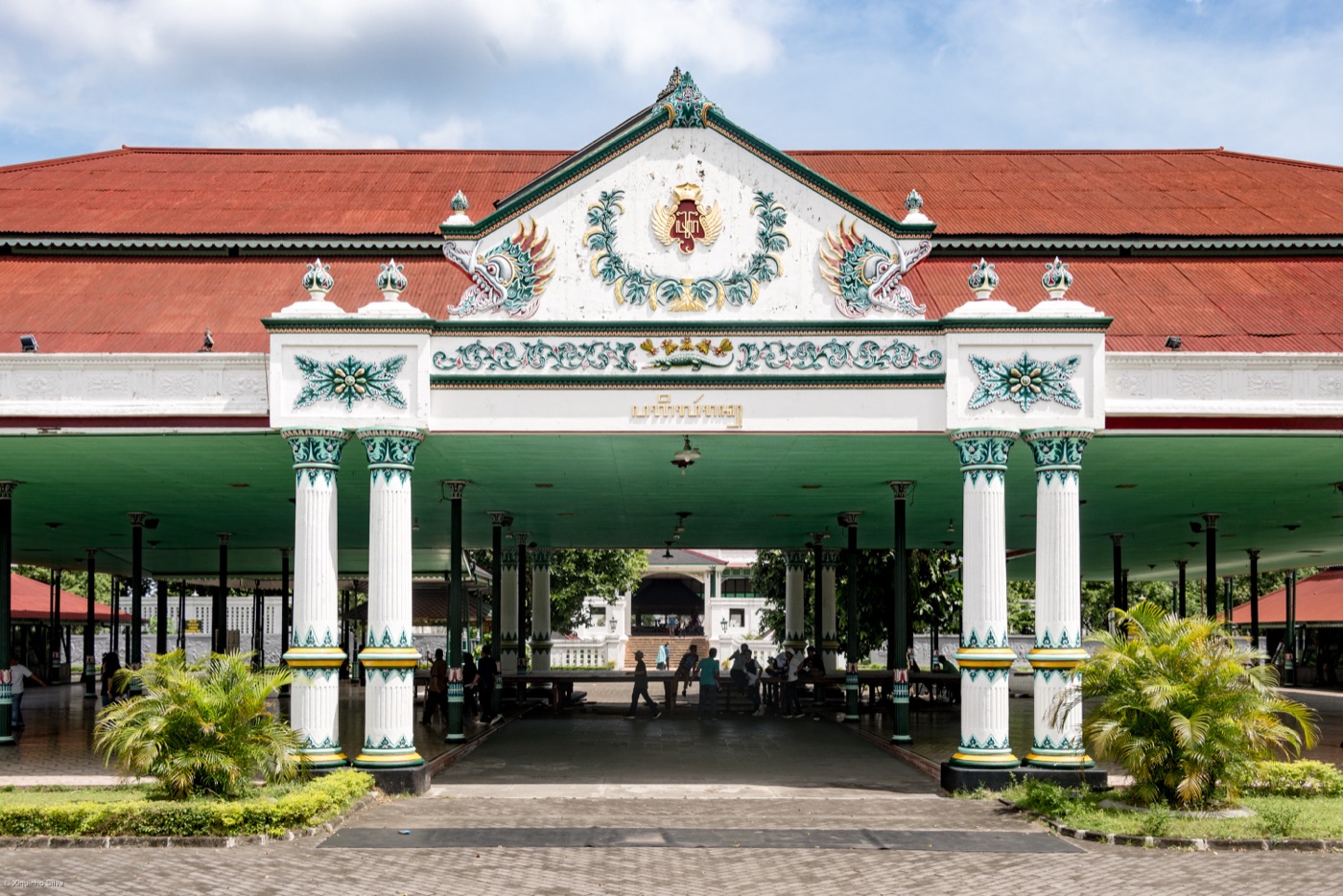 Bangsal Pagelaran di kompleks Keraton Yogyakarta