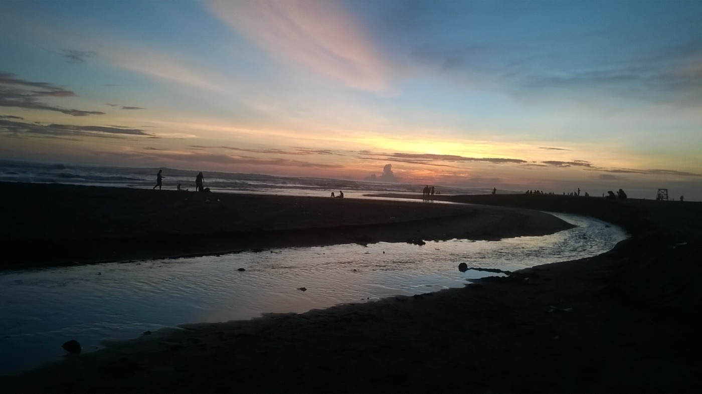 Suasana senja di Pantai Parangtritis